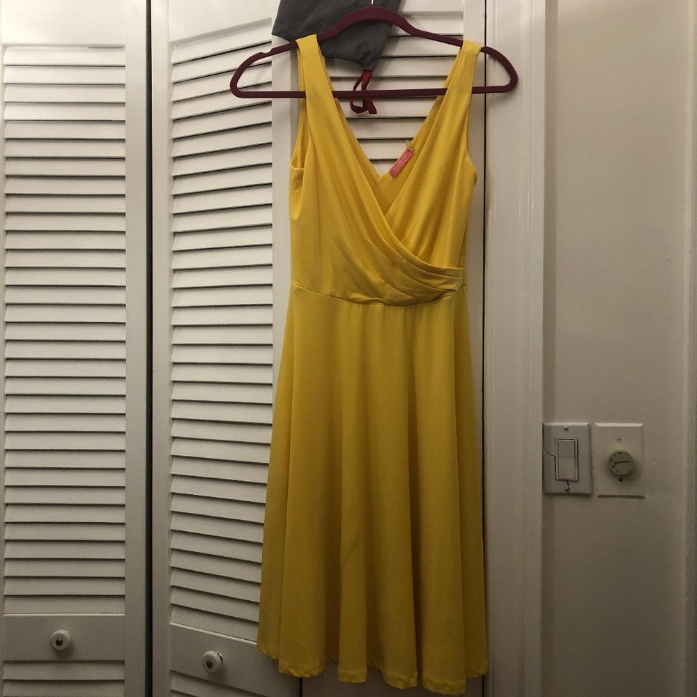 🎁Isaac Mizrahi yellow dress, sleeveless, V-shaped